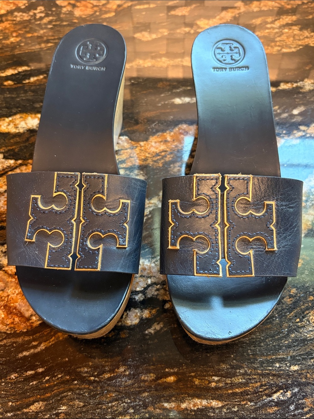 Tory Burch women’s Navy Leather Wedge Sandals with gold edged logo Size 8M